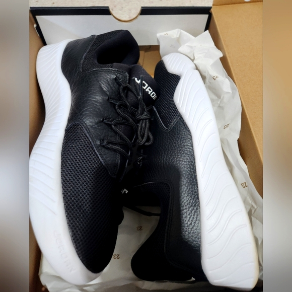 Jordan Nike 23Low Black and White - Picture 1 of 4